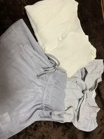 화이트와 스트라이프의 상의 3세트