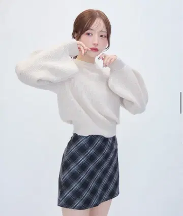 chun x TITTY&CO. 퍼프 슬리브 라메 니트 아이보리