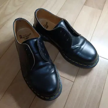 닥터 마틴 블랙 3홀 25cm UK6