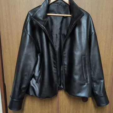 블랙 가죽 집업 자켓