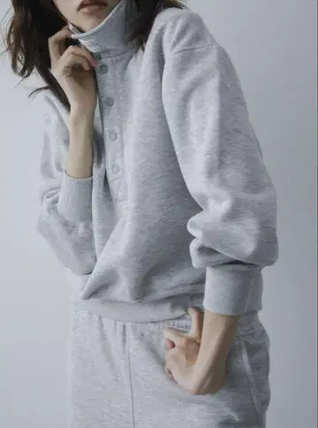 다이와 맨투맨 스냅 풀오버 이번 시즌 그레이