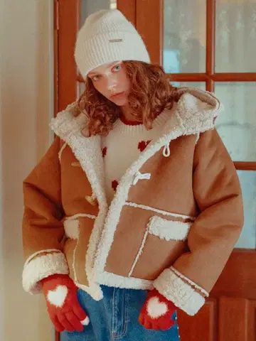 앨리슨 브라운 HOLIDAY MOOD 무톤 더플 코트