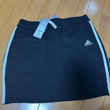 아디다스 블랙 스포츠 스커트 사이드 스트라이프