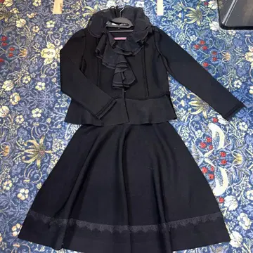 TO BE CHIC 블랙 스커트 셋업 상의 V 스커트 44