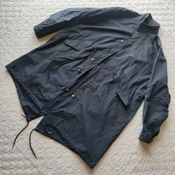 BARK MANHATTAN 빅 실루엣 스탠드넥 롱 모즈 코트