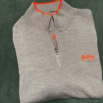 BOSS 그레이 하프 지퍼 스웨터