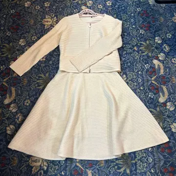 TO BE CHIC 아이보리 스커트 셋업 V46