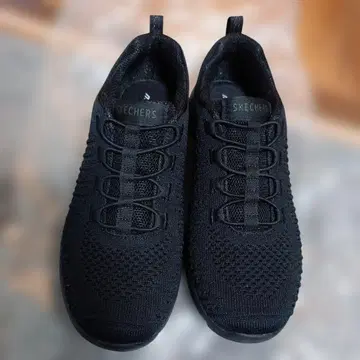 스케쳐스 버츄 로우컷 스니커즈 23.5cm