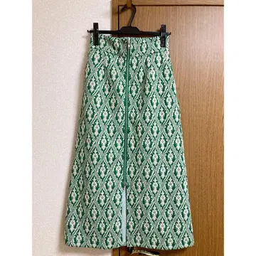 레이빔즈 자카드 플레어 롱 스커트