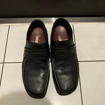 블랙 가죽 왈라비 로퍼