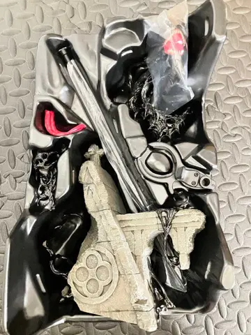 핫토이즈 스파이더맨 블랙 슈트 디오라마 받침대와 심비오트 부품