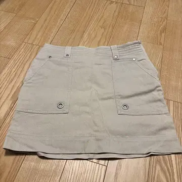 LACOSTE 베이지 타이트 스커트 포켓 부착