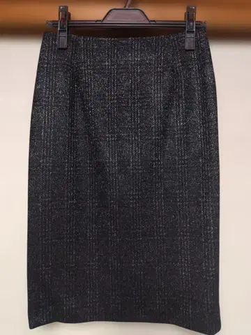 1/1까지 판매 새상품 BOSCH 타이트 스커트 블랙 계열