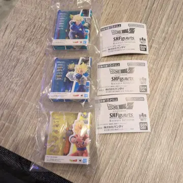 드래곤볼 S.H.Figuarts 손오공 베지터 트랭크스