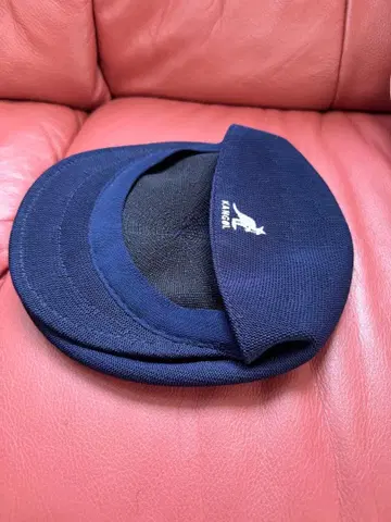 새상품급 캉골 네이비 베레모 로고 포함