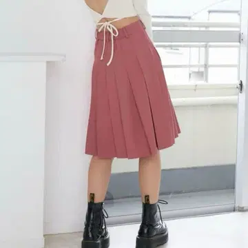 쥬에티 플리츠 미들 스커트