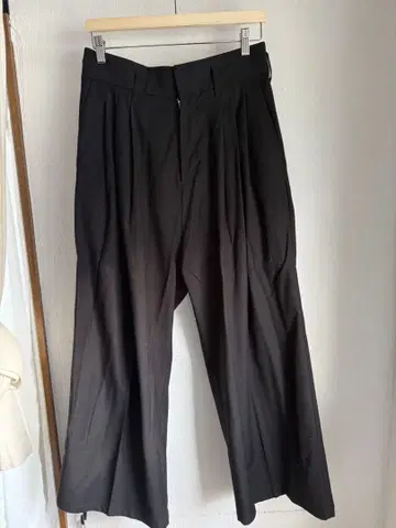 supernova. 블랙 플리츠 슬랙스 S