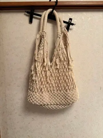 Ungrid 아이보리 마크라메 뜨기 토트백