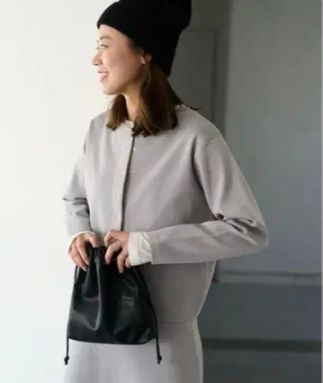 새상품급 레리움 워셔블 스펀지 니트 크루넥 가디건