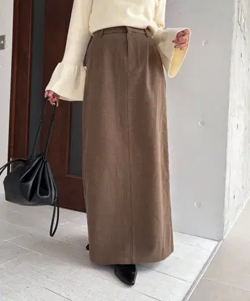 CAPRICIEUX LE'MAGE 피치 터치 I 라인 스커트 브라운 SP