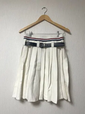 dizzit 화이트 플리츠 미니 스커트 니트