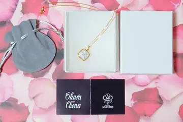 오쿠라 도엔 펜던트 푸치 플뢰르 (화이트)