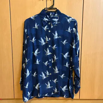 네이비 새 프린트 긴팔 셔츠