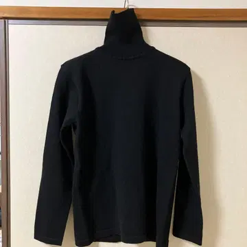 블랙 터틀넥 니트 SO