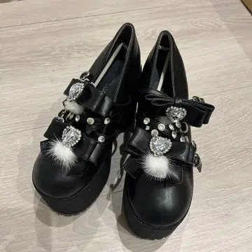 비쥬 장식 블랙 통굽 로퍼