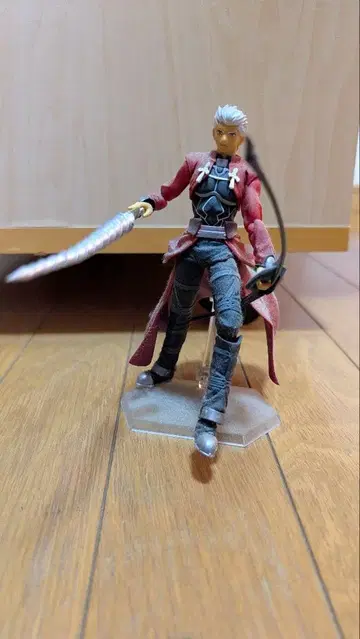 아처 피규어 검 포함