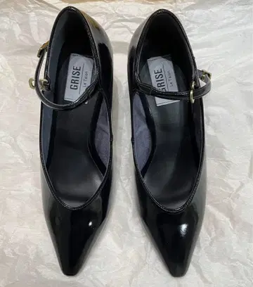 루타론 스틸레토 스트랩 펌프스 블랙 22cm