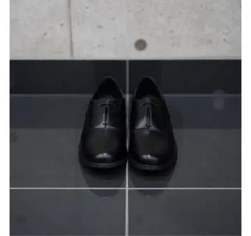 MB 스탠다드 플레인 토 슈즈 (인조 가죽) M 사이즈