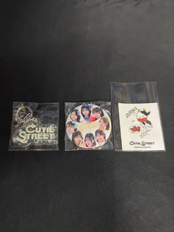 CUTIE STREET 랜덤 캡슐 아크릴 키링 & 캔뱃지 세트