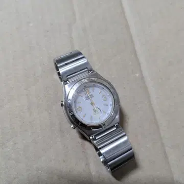 작동품. 실버 스테인리스 전파 솔라 쿼츠 손목시계