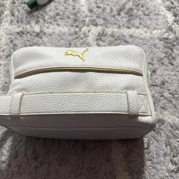 Puma 화이트 지퍼 파우치