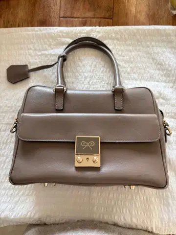 안야 힌드마치 그레이 가죽 핸드백 골드 금장 장식