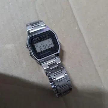 가동품. CASIO 디지털 시계 스테인리스 밴딩