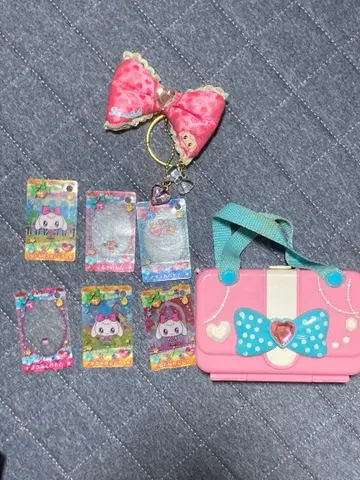 리본형 키링과 카드 세트