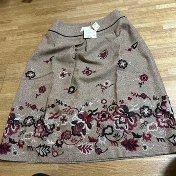 꽃무늬 자수 브라운 미디 스커트 66-70