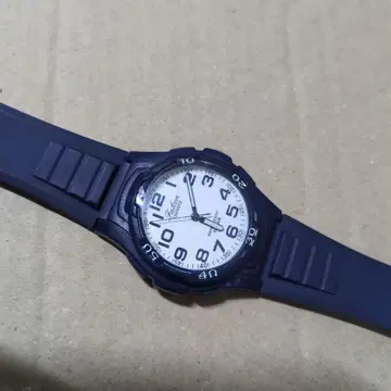 작동품. 네이비 고무 벨트 아날로그 시계