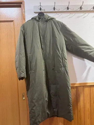 미사용 새상품 23구 후드 부착 롱 다운 자켓 카키 40