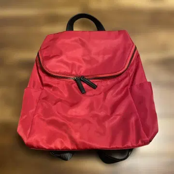빨간색 나일론 백팩