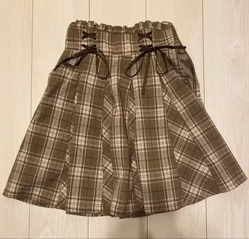 Amavel 더블 레이스업 덧댄 플레어 체크 스커트 베이지