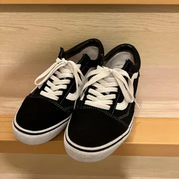 VANS 블랙/화이트 스니커즈