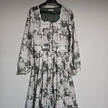 axes femme 플라워 프린트 올리브 그린 원피스