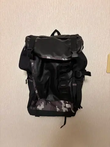 블랙/카모플라쥬 롤탑 백팩
