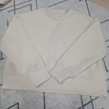 unfilo 앙피로 사이드 지퍼 크롭 풀오버 맨투맨