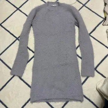 연보라색 복슬복슬 니트 긴팔 오픈백