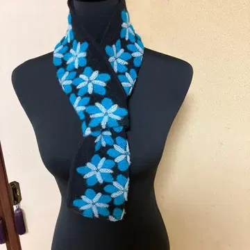 프랑스제 꽃무늬 디자인 머플러 블랙/파랑/스카이블루