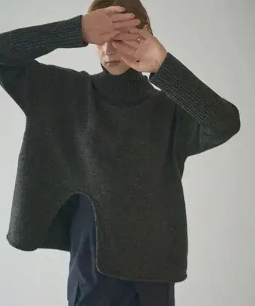 [ MANOF ] 마노프 프론트 아치 터틀 니트